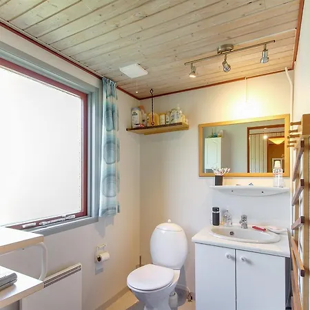 Three-bedroom Holiday In בית נופש