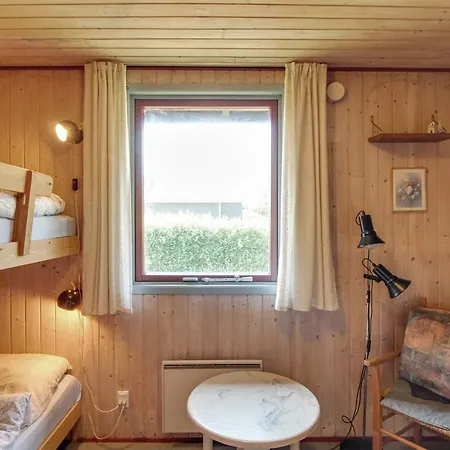 Three-bedroom Holiday In בית נופש