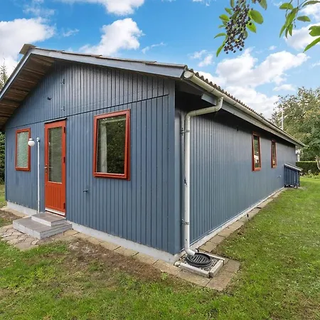 Three-bedroom Holiday In בית נופש